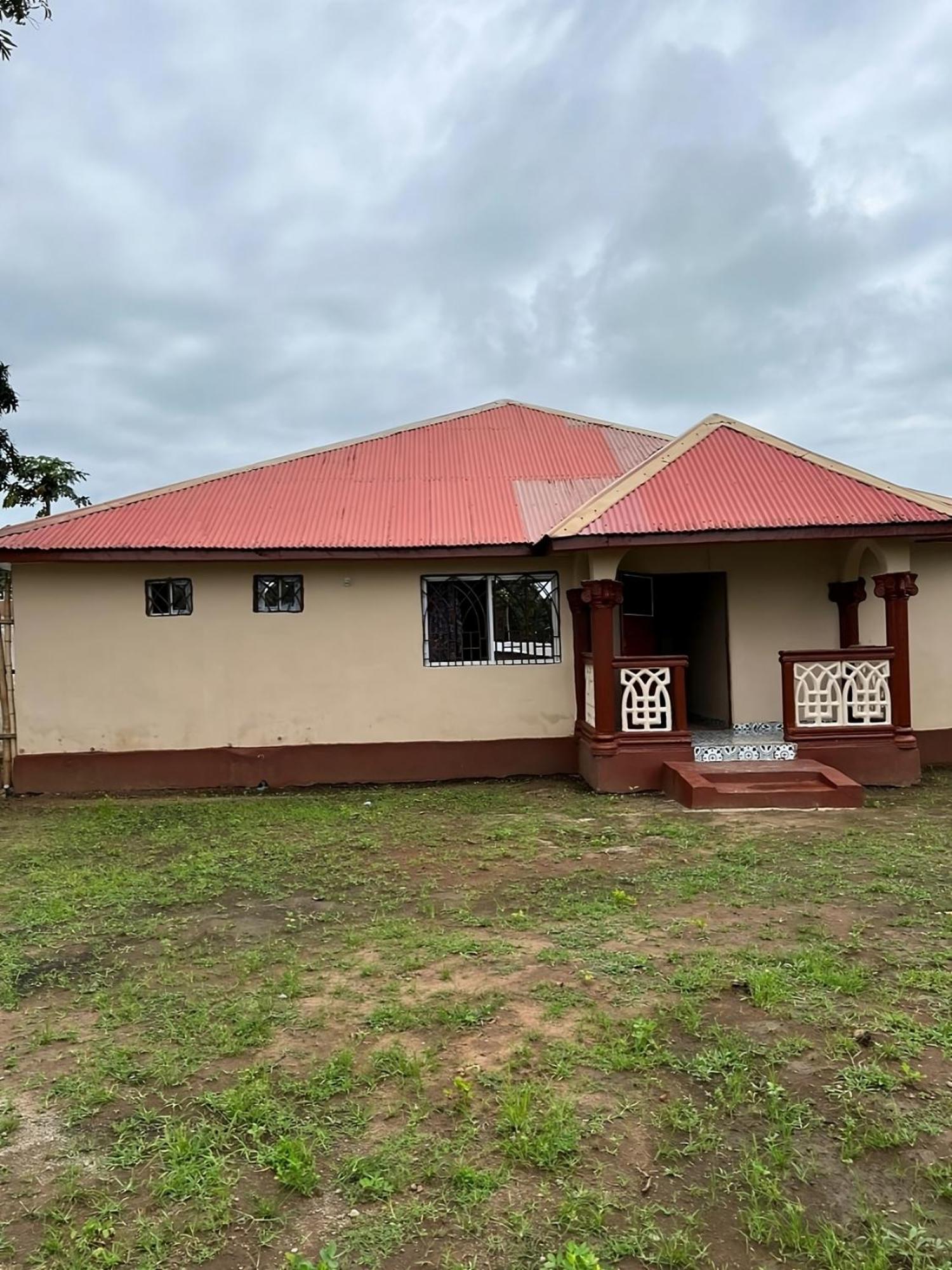 Yogi Home Stay Near Freetown Airport Exterior photo